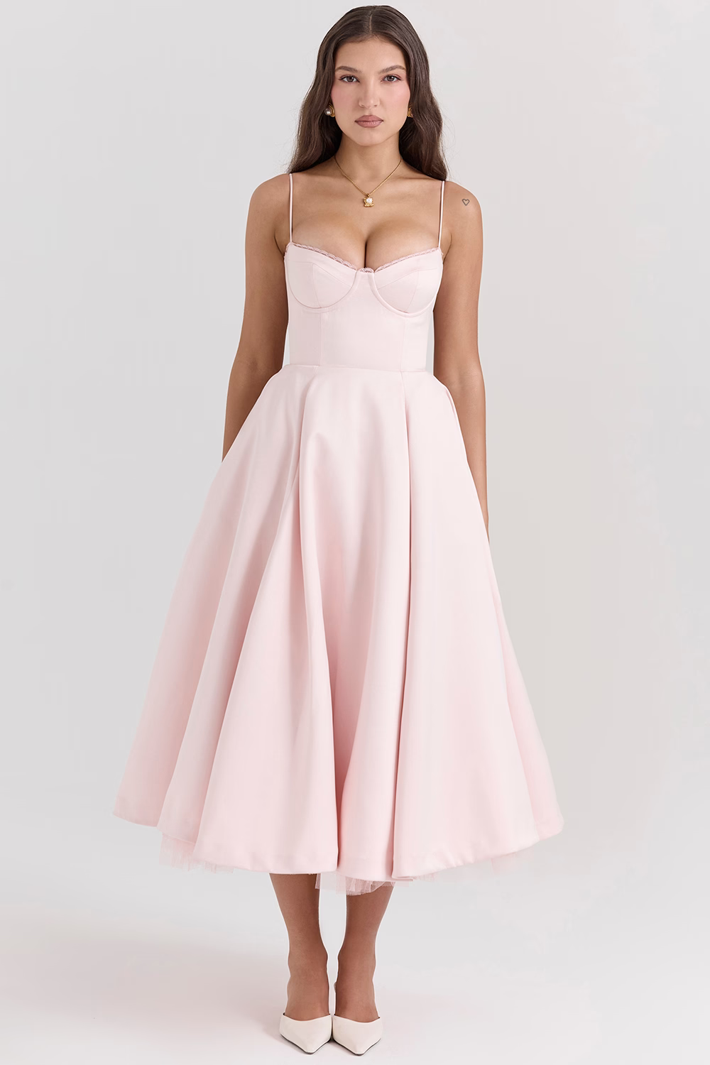 Elegancka Sukienka Midi dla Nieskazitelnego Letniego Stylu