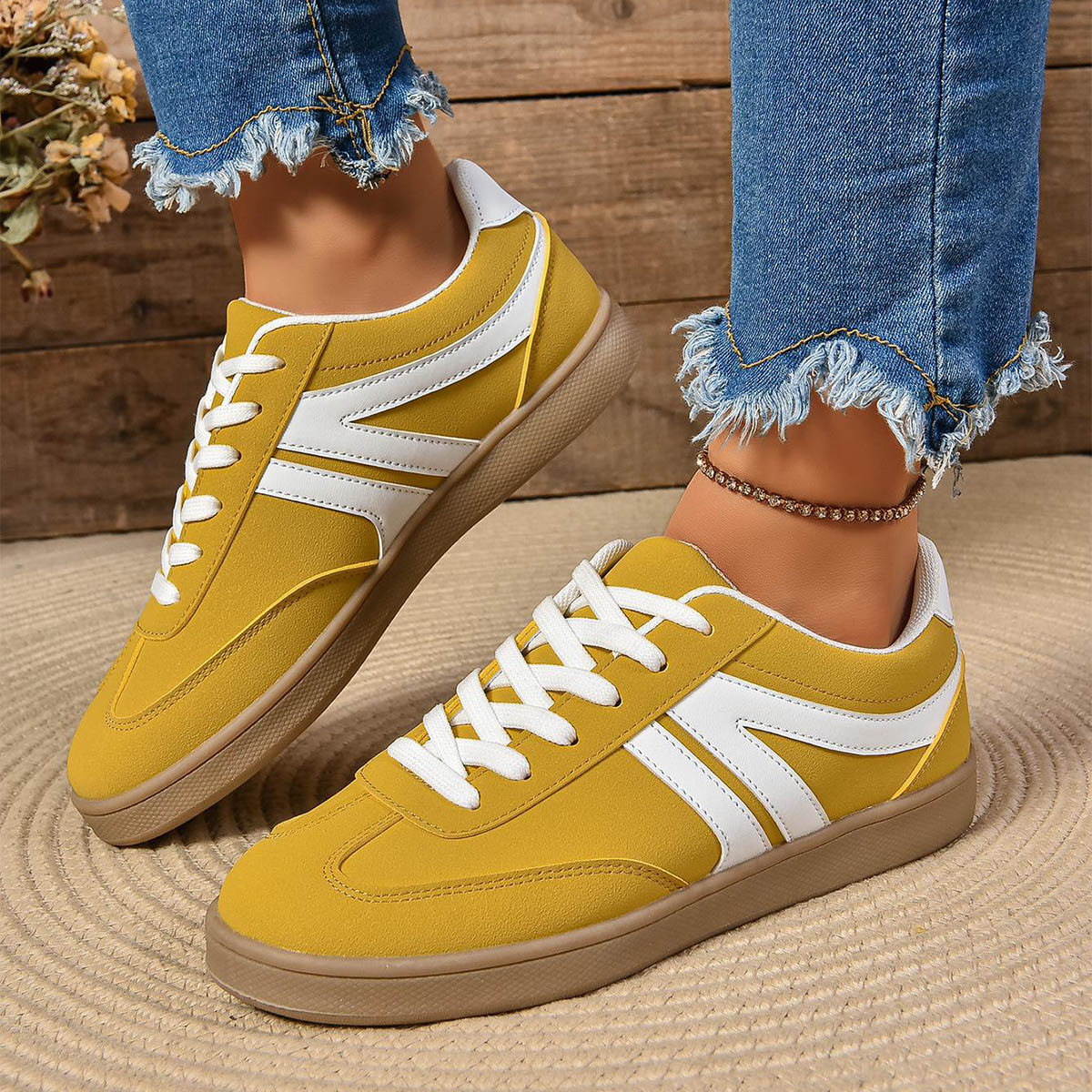 Sznurowane Płaskie Buty z Okrągłym Noskiem i Cholewką z PU | Idealne na Każdą Porę Roku