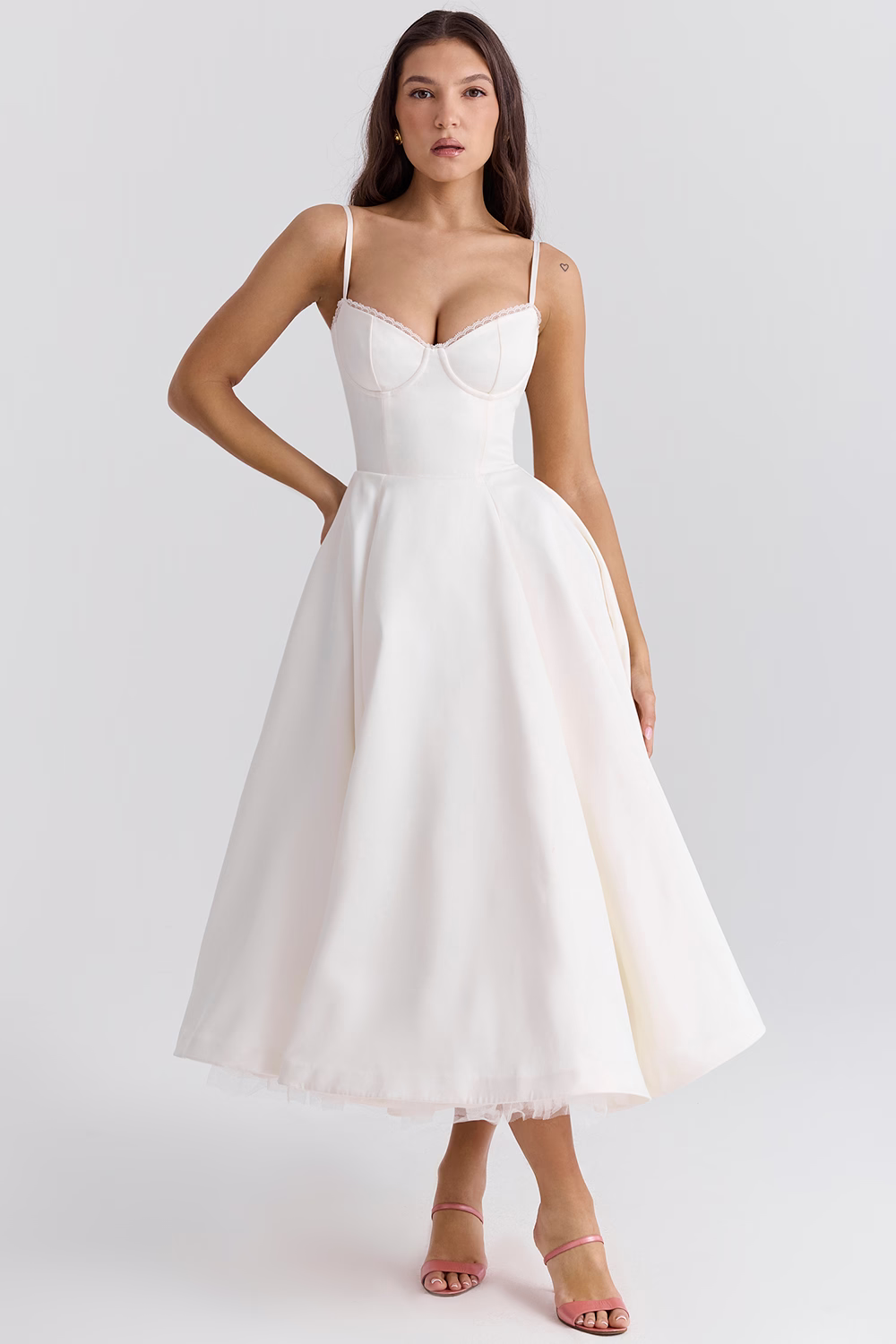 Elegancka Sukienka Midi dla Nieskazitelnego Letniego Stylu