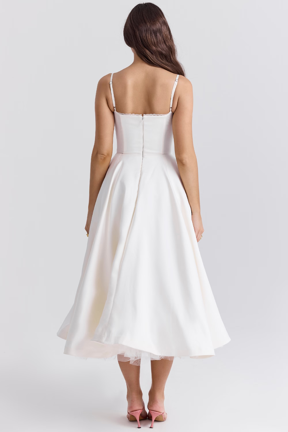 Elegancka Sukienka Midi dla Nieskazitelnego Letniego Stylu