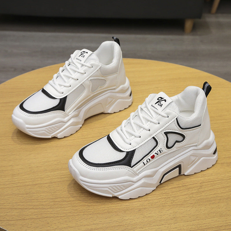 Niskie sneakersy na platformie z efektem podwyższenia i cholewką PU | Idealne na lato
