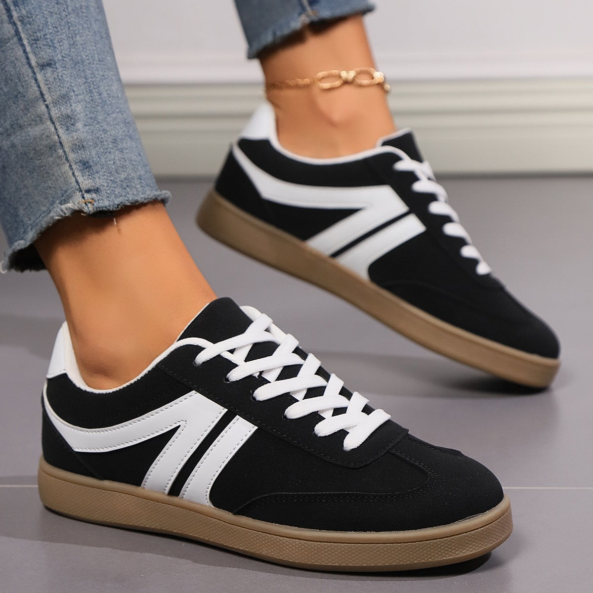 Sznurowane Płaskie Buty z Okrągłym Noskiem i Cholewką z PU | Idealne na Każdą Porę Roku