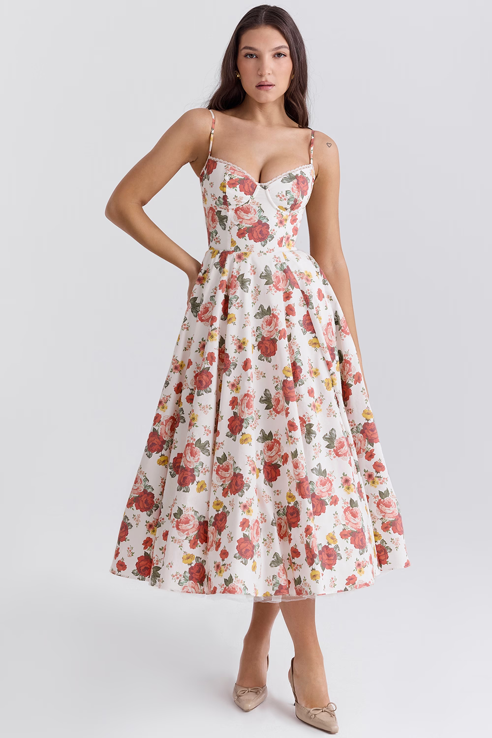 Elegancka Sukienka Midi dla Nieskazitelnego Letniego Stylu