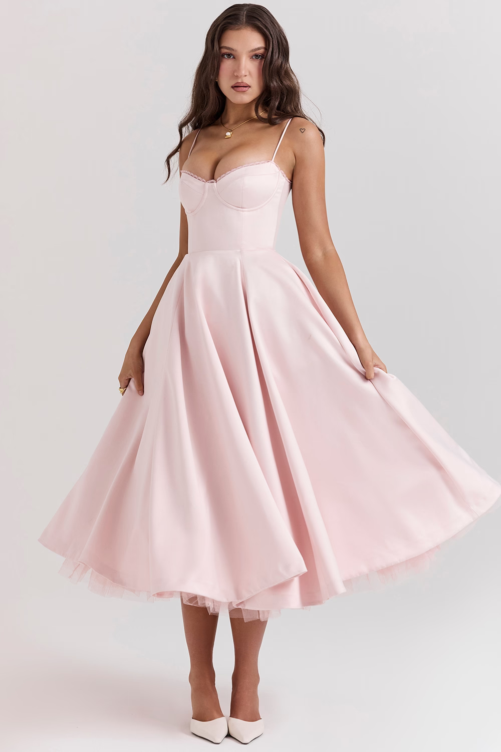 Elegancka Sukienka Midi dla Nieskazitelnego Letniego Stylu