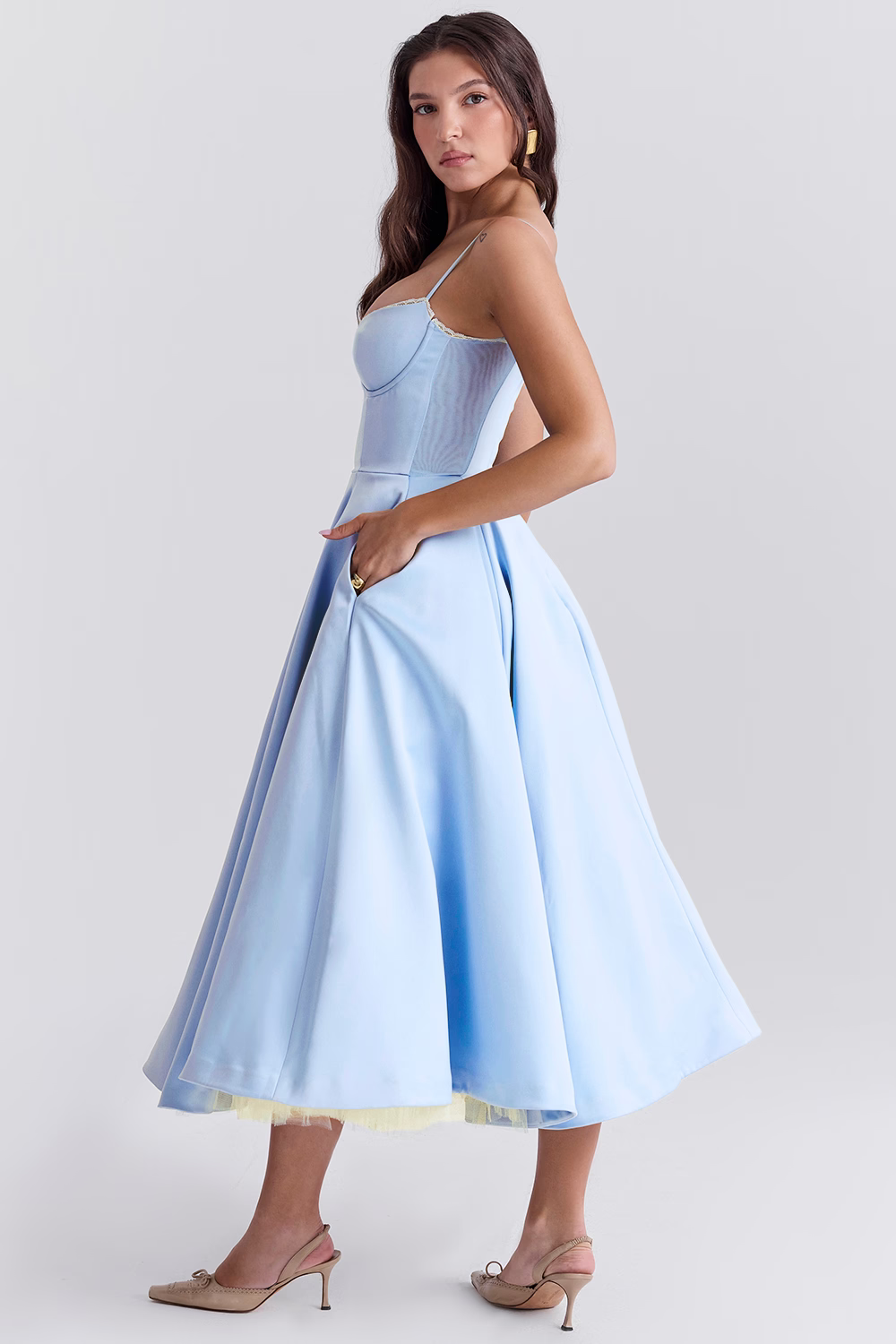 Elegancka Sukienka Midi dla Nieskazitelnego Letniego Stylu