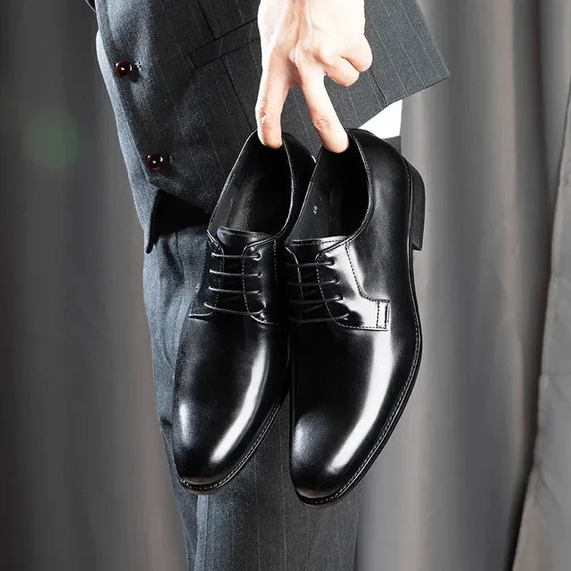 Męskie Buty Wizytowe o Smukłym Kroju z Detalami Vintage