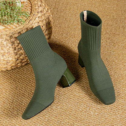 Eleganckie Botki z Komfortem i Stylowym Wykończeniem