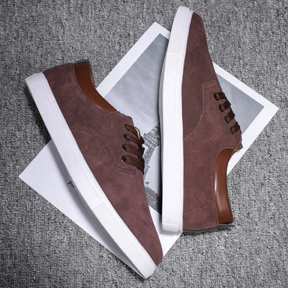 Klasyczne Skórzane Sneakersy Zamszowe Wsuwane z Wkładką z Owczej Skóry i Antypoślizgową Podeszwą