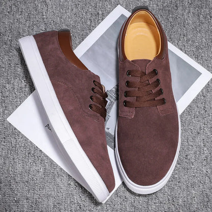 Klasyczne Skórzane Sneakersy Zamszowe Wsuwane z Wkładką z Owczej Skóry i Antypoślizgową Podeszwą