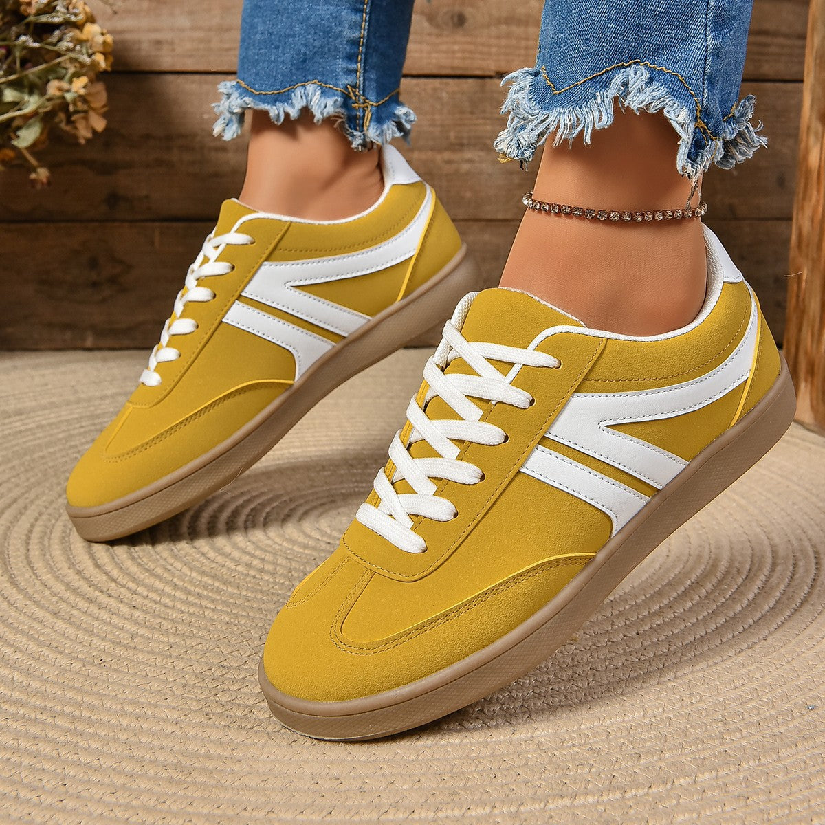 Sznurowane Płaskie Buty z Okrągłym Noskiem i Cholewką z PU | Idealne na Każdą Porę Roku